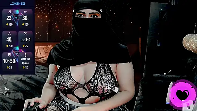 Snapshot of SultanaLayla chatting on December 3, 2025, 7:34 pm SultanaLayla online show from December 3, 2025, 7:34 pm