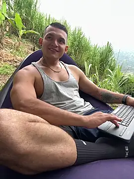 Snapshot of Marco_Vega chatting on October 10, 2025, 5:12 pm Marco Vega online show from October 10, 2025, 5:12 pm