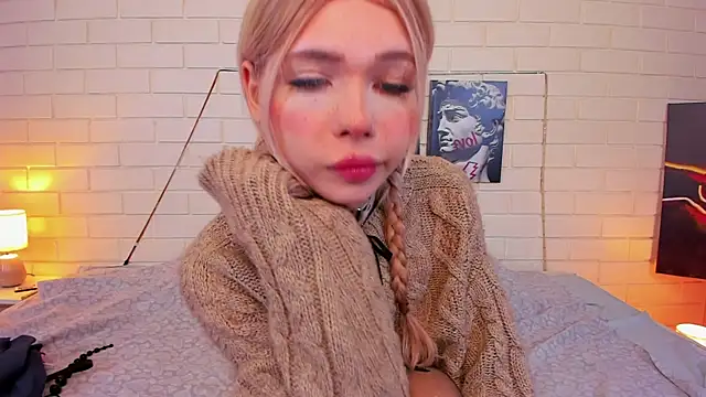 Blondy Fina online show from September 29, 2025, 4:39 am