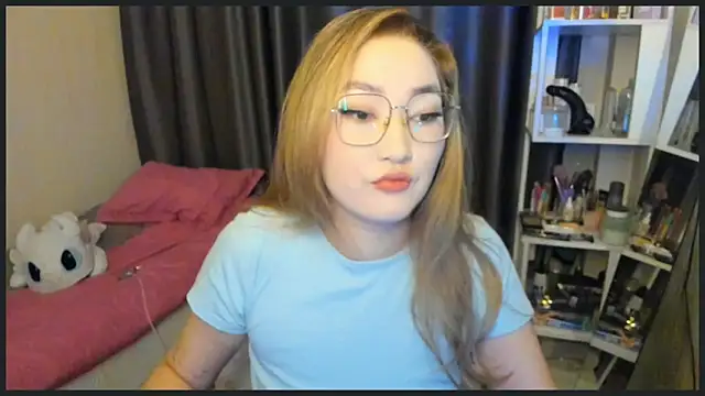 Snapshot of lyra_x chatting on November 27, 2025, 7:16 pm lyra x online show from November 27, 2025, 7:16 pm