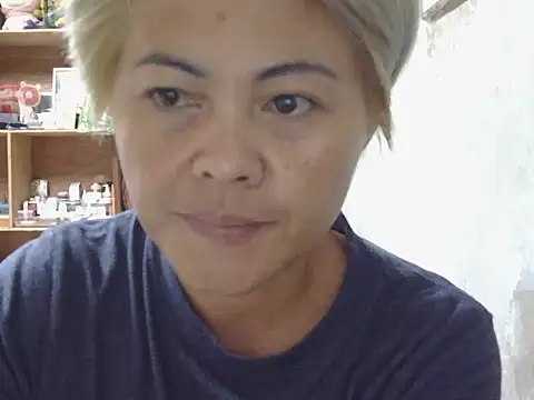 hottie dolly online show from December 18, 2025, 2:01 pm