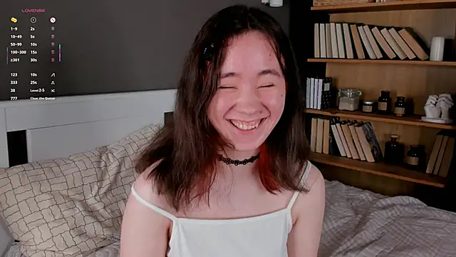 Snapshot of AlbertaClack chatting on November 14, 2025, 12:37 pm AlbertaClack online show from November 14, 2025, 12:37 pm