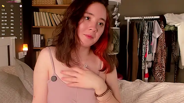 Snapshot of AlbertaClack chatting on November 24, 2025, 11:43 am AlbertaClack online show from November 24, 2025, 11:43 am