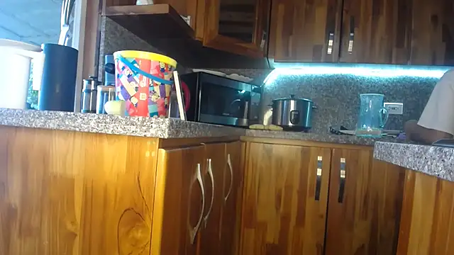 habdiela online show from October 17, 2025, 9:17 pm