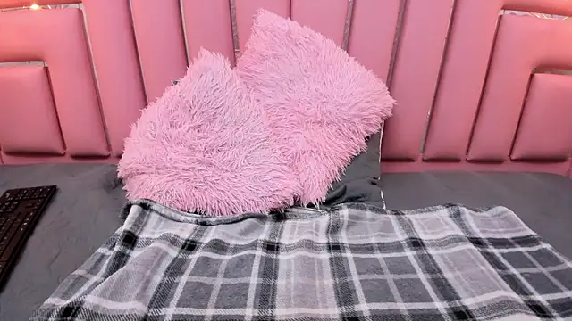 LITTLESUSSYY  online show from November 14, 2025, 12:04 pm