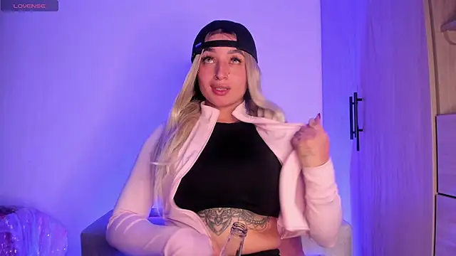 Snapshot of scarlett_Collinss chatting on October 5, 2025, 2:32 am scarlett Collinss online show from October 5, 2025, 2:32 am