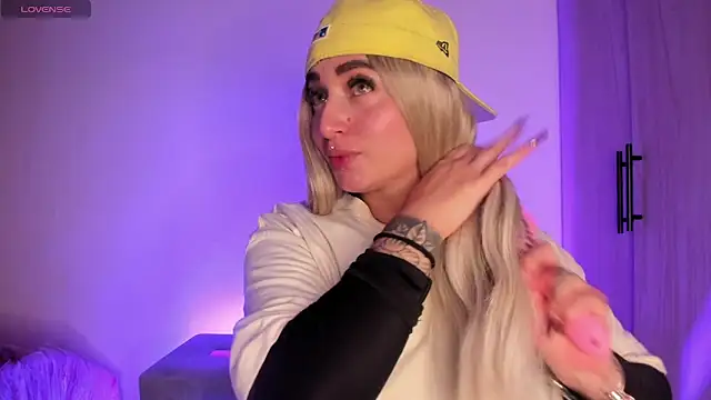 Snapshot of scarlett_Collinss chatting on November 5, 2025, 5:29 am scarlett Collinss online show from November 5, 2025, 5:29 am