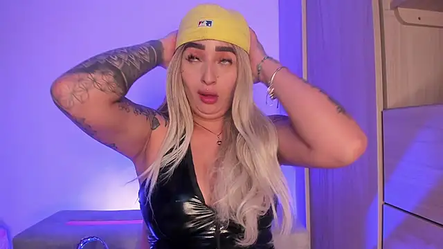 Snapshot of scarlett_Collinss chatting on November 10, 2025, 5:50 am scarlett Collinss online show from November 10, 2025, 5:50 am