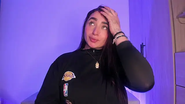 Snapshot of scarlett_Collinss chatting on November 19, 2025, 5:07 am scarlett Collinss online show from November 19, 2025, 5:07 am