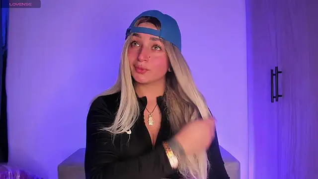 Snapshot of scarlett_Collinss chatting on November 20, 2025, 4:45 am scarlett Collinss online show from November 20, 2025, 4:45 am