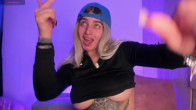 Snapshot of scarlett_Collinss chatting on November 27, 2025, 5:20 am scarlett Collinss online show from November 27, 2025, 5:20 am