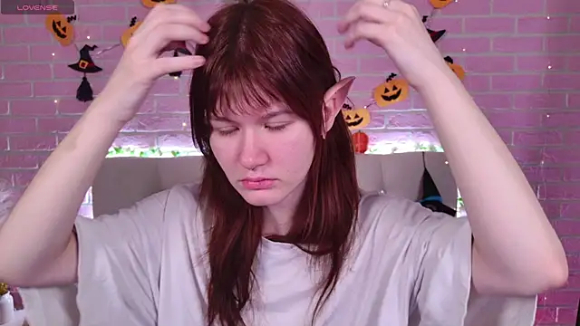 Snapshot of Aria_Vox chatting on October 25, 2025, 3:47 am Aria Vox online show from October 25, 2025, 3:47 am