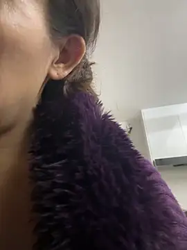 anna yngs online show from September 20, 2025, 1:17 am