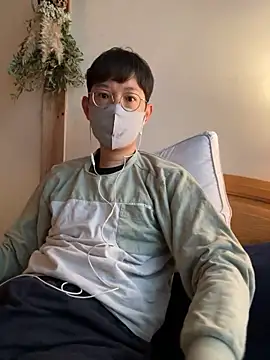 Snapshot of tom19899q chatting on November 15, 2025, 9:43 pm tom19899q online show from November 15, 2025, 9:43 pm