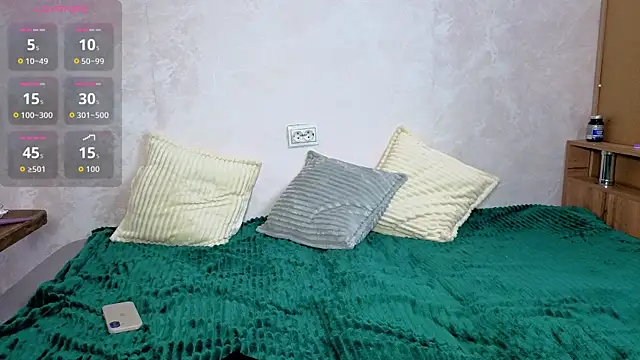 Emily0303 online show from October 28, 2025, 6:10 pm