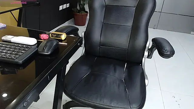 VioletLux online show from December 4, 2025, 12:42 am