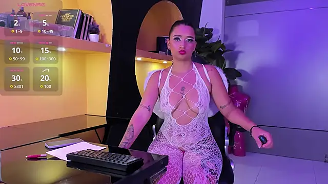 Bela Jones online show from November 9, 2025, 4:11 am