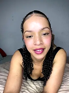 Yasmin777  online show from December 2, 2025, 10:05 pm