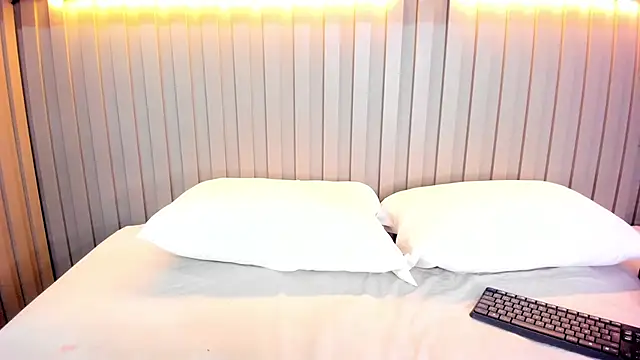 natalyWilliams online show from October 24, 2025, 12:56 pm