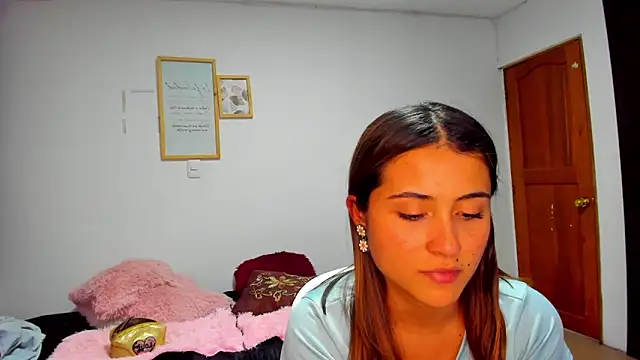 Snapshot of Ana__Pink chatting on October 4, 2025, 12:30 am Ana  Pink online show from October 4, 2025, 12:30 am