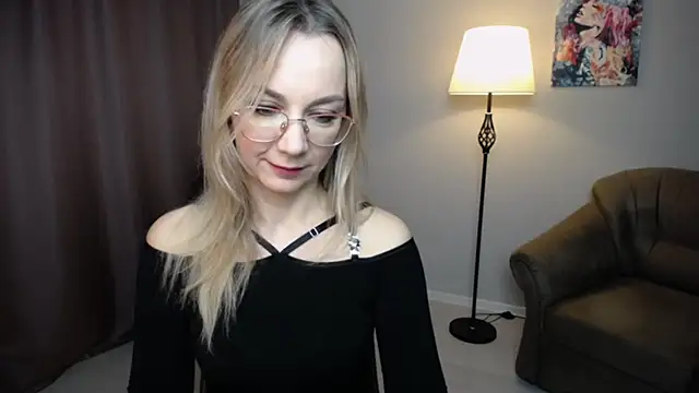 Ava Elior online show from November 19, 2025, 9:20 am