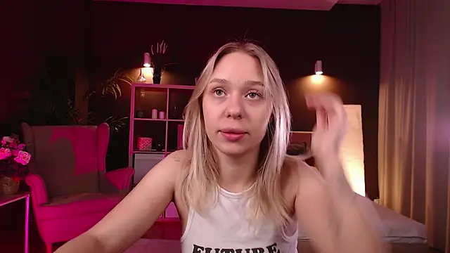 Snapshot of Pooja_Hegde chatting on September 15, 2025, 1:05 am Pooja Hegde online show from September 15, 2025, 1:05 am