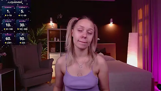 Snapshot of Pooja_Hegde chatting on September 30, 2025, 1:10 am Pooja Hegde online show from September 30, 2025, 1:10 am