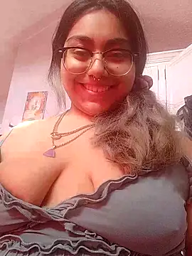 Snapshot of Lovelyrainn chatting on November 14, 2025, 5:44 pm Lovelyrainn online show from November 14, 2025, 5:44 pm