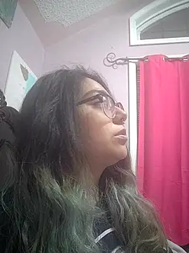 Snapshot of Lovelyrainn chatting on December 14, 2025, 1:33 am Lovelyrainn online show from December 14, 2025, 1:33 am