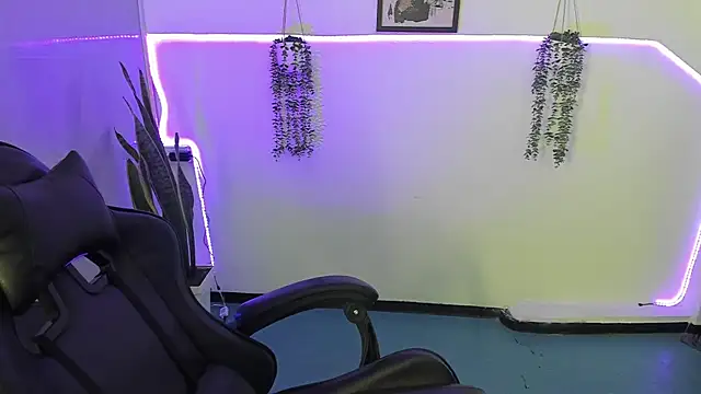 Angie lynn online show from December 5, 2025, 4:25 pm