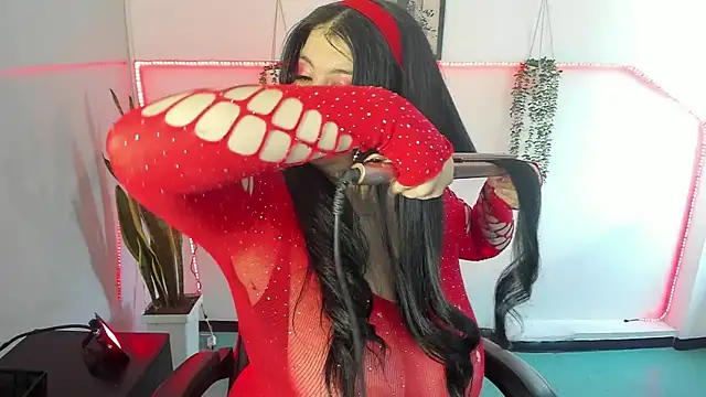 Angie lynn online show from December 14, 2025, 6:45 pm