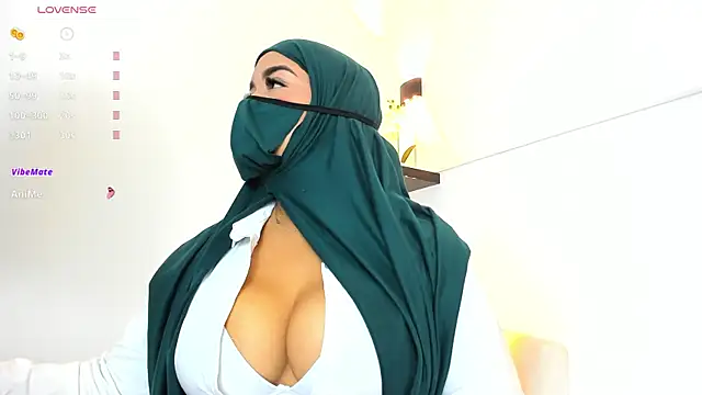 Snapshot of thaira_aly chatting on November 15, 2025, 9:32 pm thaira aly online show from November 15, 2025, 9:32 pm