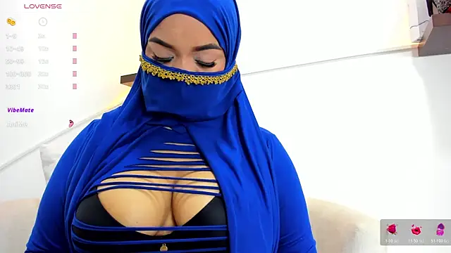 Snapshot of thaira_aly chatting on November 17, 2025, 11:10 pm thaira aly online show from November 17, 2025, 11:10 pm