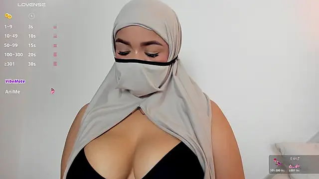 Snapshot of thaira_aly chatting on December 5, 2025, 3:59 am thaira aly online show from December 5, 2025, 3:59 am