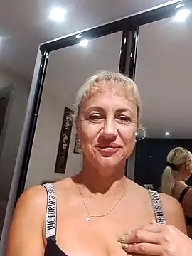 Snapshot of KissMiSveet chatting on September 18, 2025, 5:15 pm KissMiSveet online show from September 18, 2025, 5:15 pm