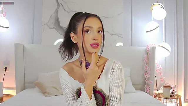 AdoraCortes online show from November 5, 2025, 5:07 am