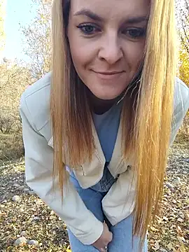 YOOUR EVAA online show from October 22, 2025, 10:15 am