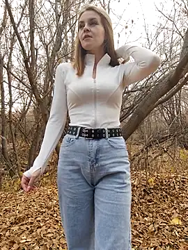 YOOUR EVAA online show from October 29, 2025, 9:00 am