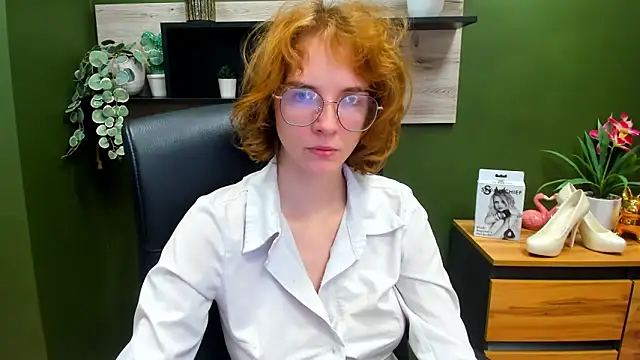 juicyPenny online show from October 13, 2025, 6:24 am