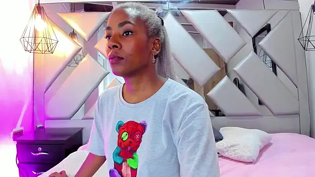 Snapshot of Lorenn_Hill chatting on September 28, 2025, 1:05 pm Lorenn Hill online show from September 28, 2025, 1:05 pm