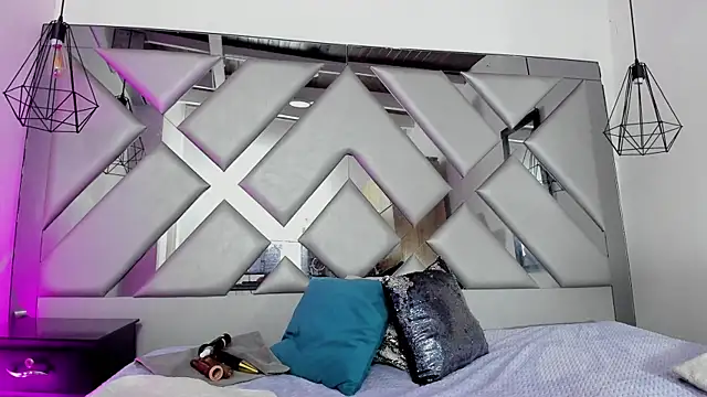 Snapshot of Lorenn_Hill chatting on November 11, 2025, 1:11 pm Lorenn Hill online show from November 11, 2025, 1:11 pm