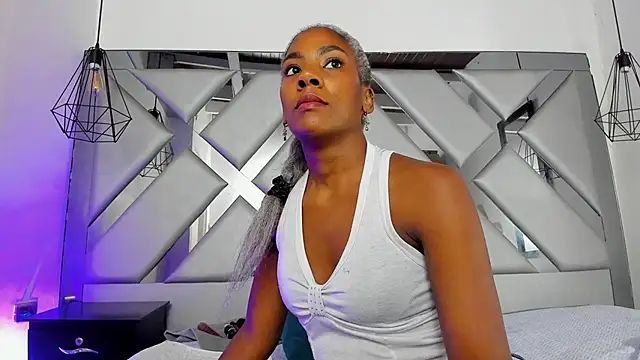 Snapshot of Lorenn_Hill chatting on November 14, 2025, 12:59 pm Lorenn Hill online show from November 14, 2025, 12:59 pm