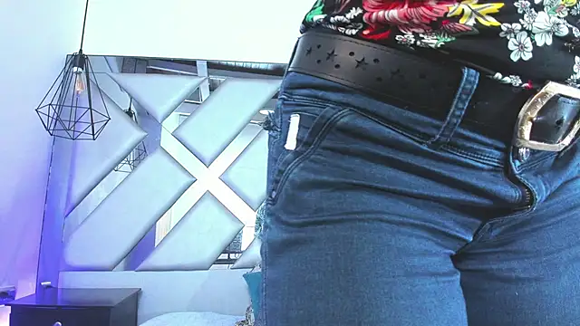 Snapshot of Lorenn_Hill chatting on November 22, 2025, 1:32 pm Lorenn Hill online show from November 22, 2025, 1:32 pm