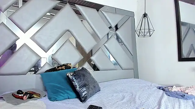 Snapshot of Lorenn_Hill chatting on November 25, 2025, 1:00 pm Lorenn Hill online show from November 25, 2025, 1:00 pm