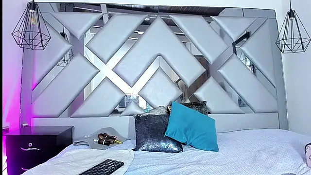 Snapshot of Lorenn_Hill chatting on November 28, 2025, 12:52 pm Lorenn Hill online show from November 28, 2025, 12:52 pm