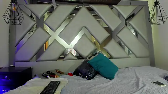 Snapshot of Lorenn_Hill chatting on December 4, 2025, 12:58 pm Lorenn Hill online show from December 4, 2025, 12:58 pm