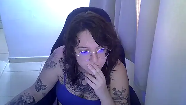 Snapshot of Blue_Liz chatting on October 9, 2025, 5:22 pm Blue Liz online show from October 9, 2025, 5:22 pm