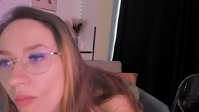 Snapshot of EvaBllake chatting on October 27, 2025, 6:06 am EvaBllake online show from October 27, 2025, 6:06 am