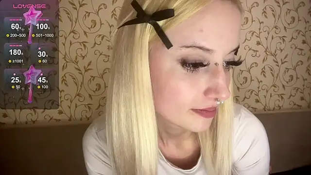 Snapshot of kittywithu chatting on October 12, 2025, 5:23 pm kittywithu online show from October 12, 2025, 5:23 pm