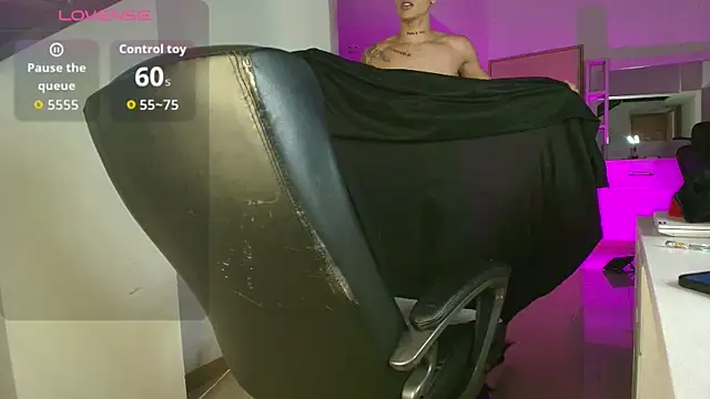 Snapshot of sebas_palacioo chatting on October 10, 2025, 5:17 am sebas palacioo online show from October 10, 2025, 5:17 am